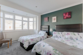 Room in Guest room - Apple House Wembley - Family room with shared bathroom, Barnet